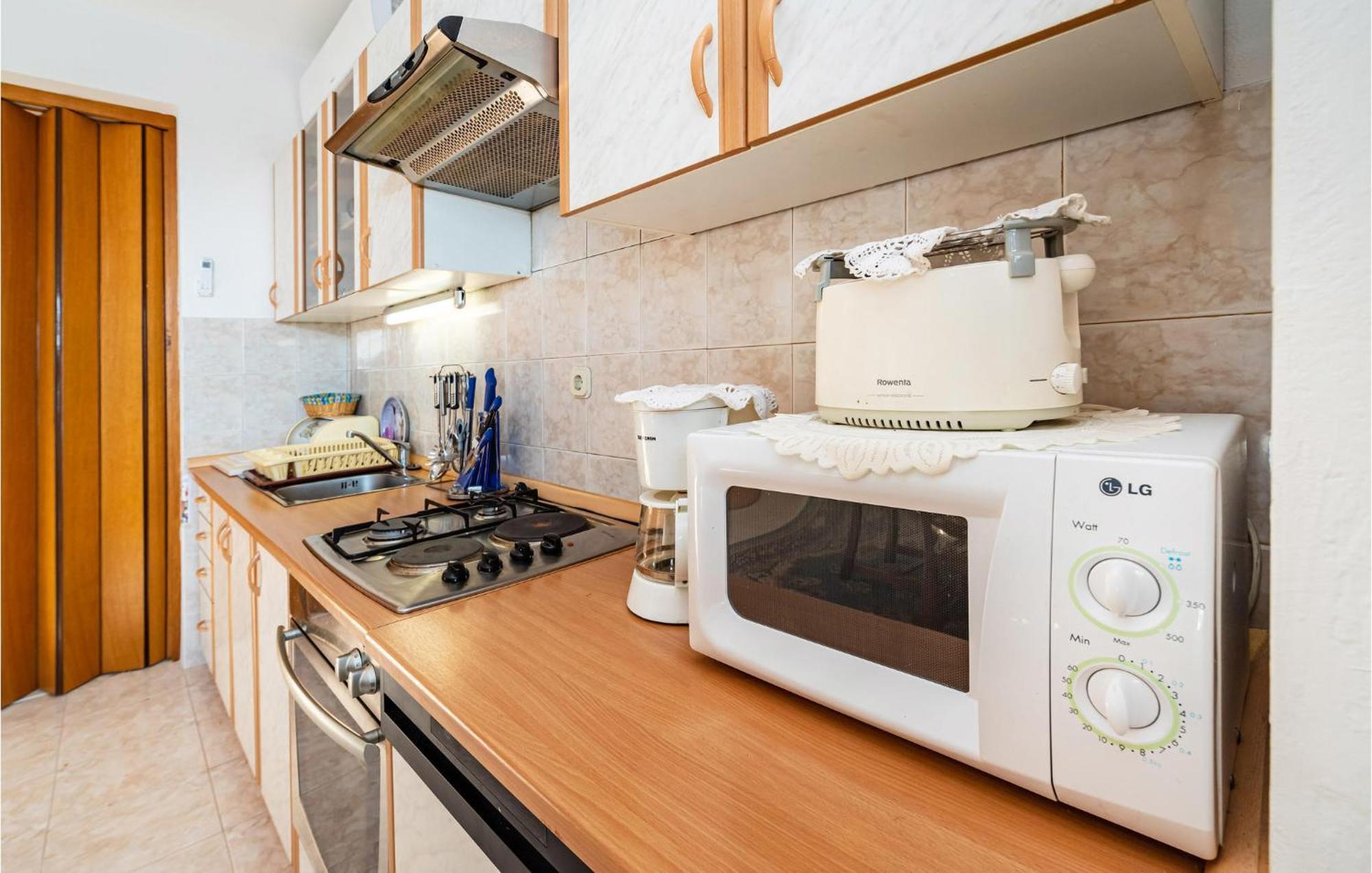 2 Bedroom Cozy Apartment In Zadar Exterior foto