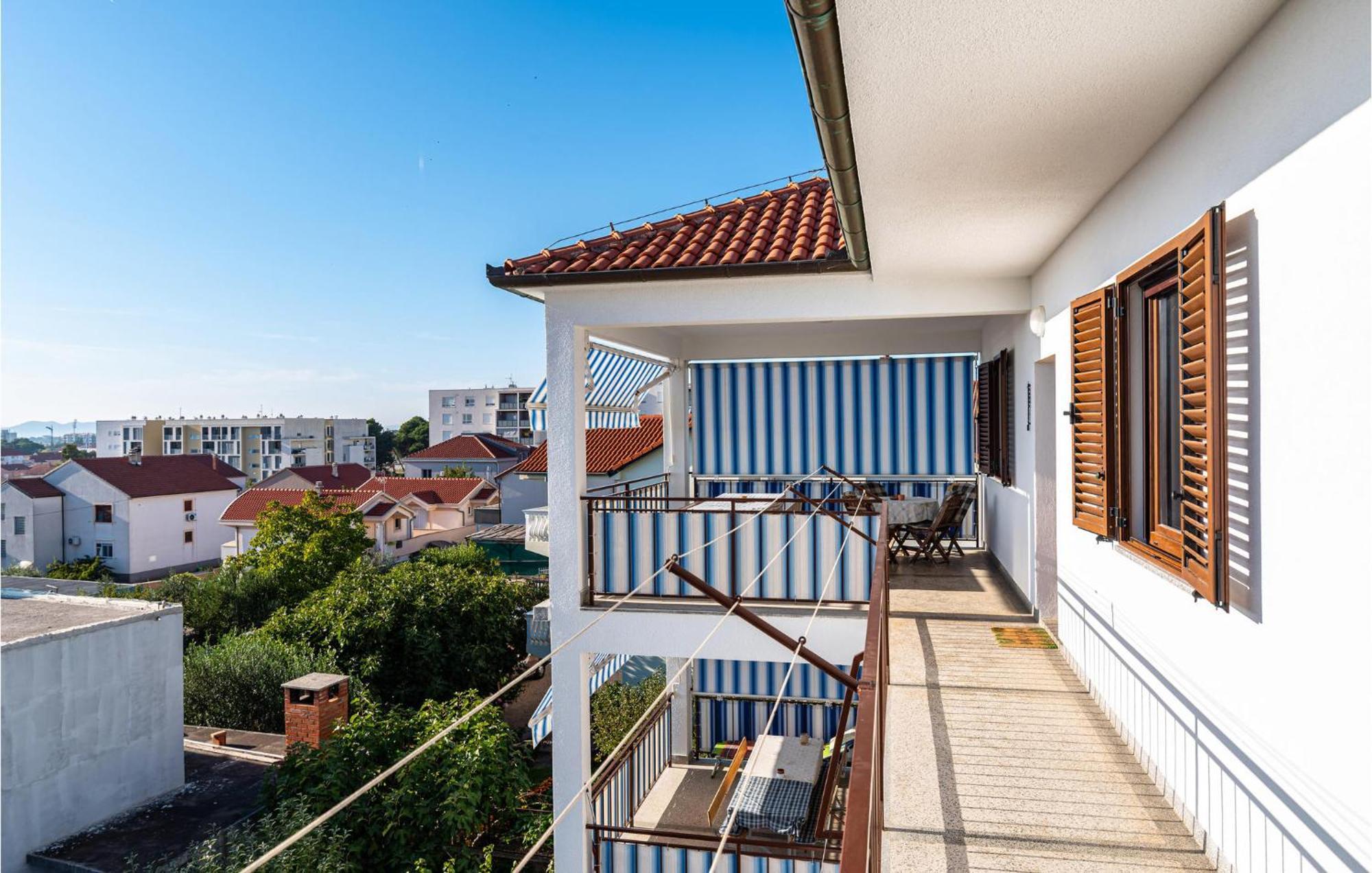 2 Bedroom Cozy Apartment In Zadar Exterior foto