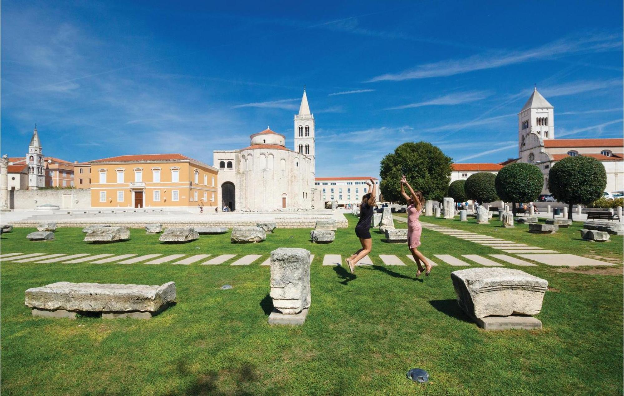 2 Bedroom Cozy Apartment In Zadar Exterior foto
