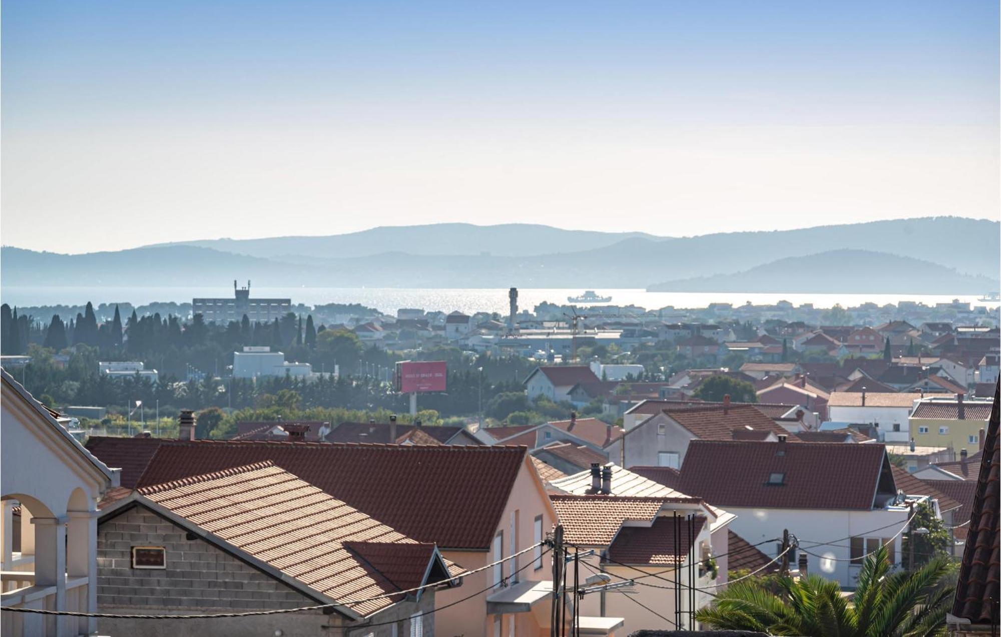 2 Bedroom Cozy Apartment In Zadar Exterior foto