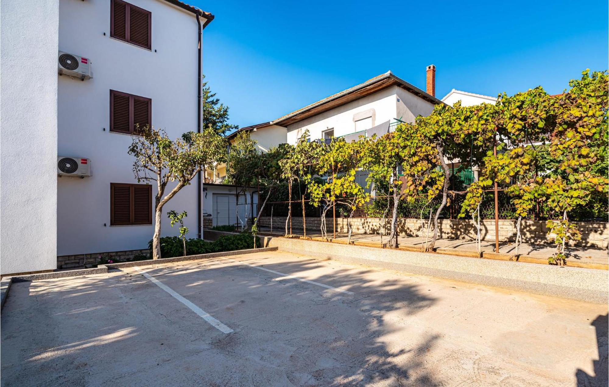 2 Bedroom Cozy Apartment In Zadar Exterior foto