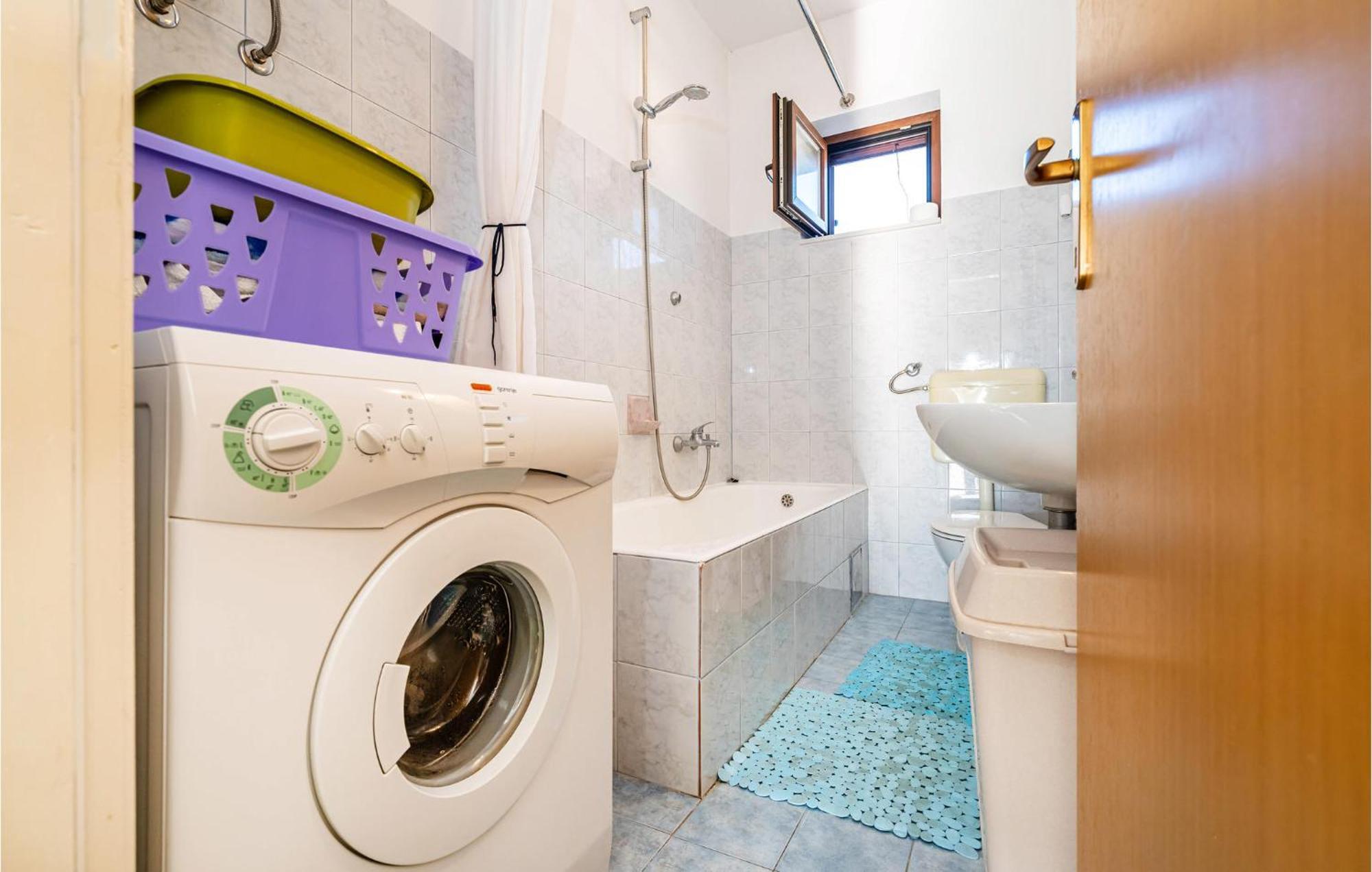 2 Bedroom Cozy Apartment In Zadar Exterior foto