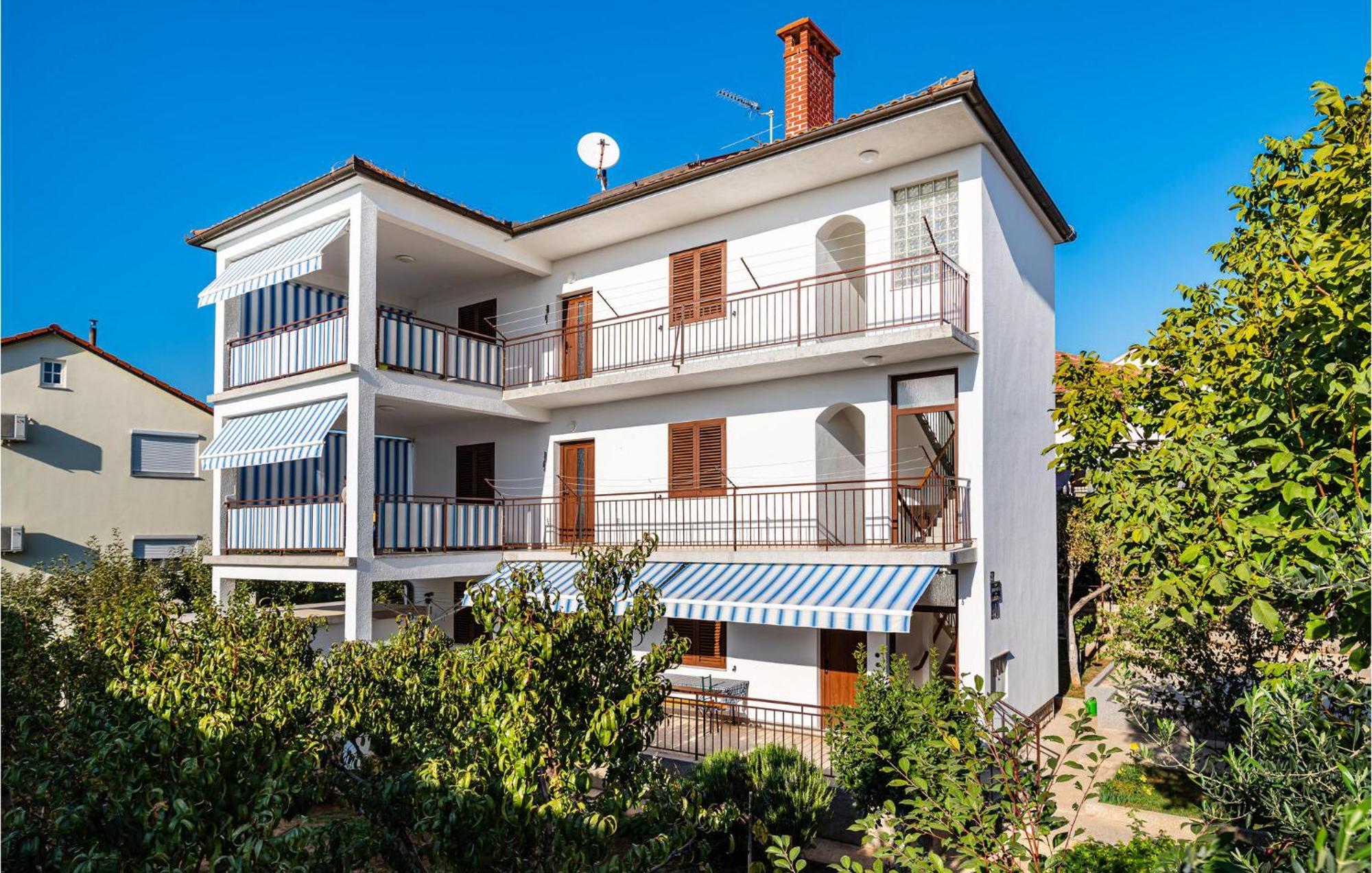 2 Bedroom Cozy Apartment In Zadar Exterior foto