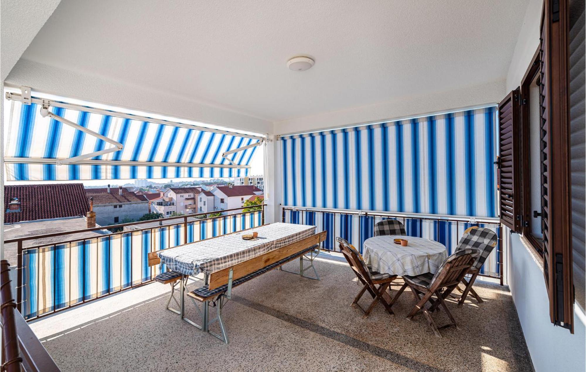 2 Bedroom Cozy Apartment In Zadar Exterior foto