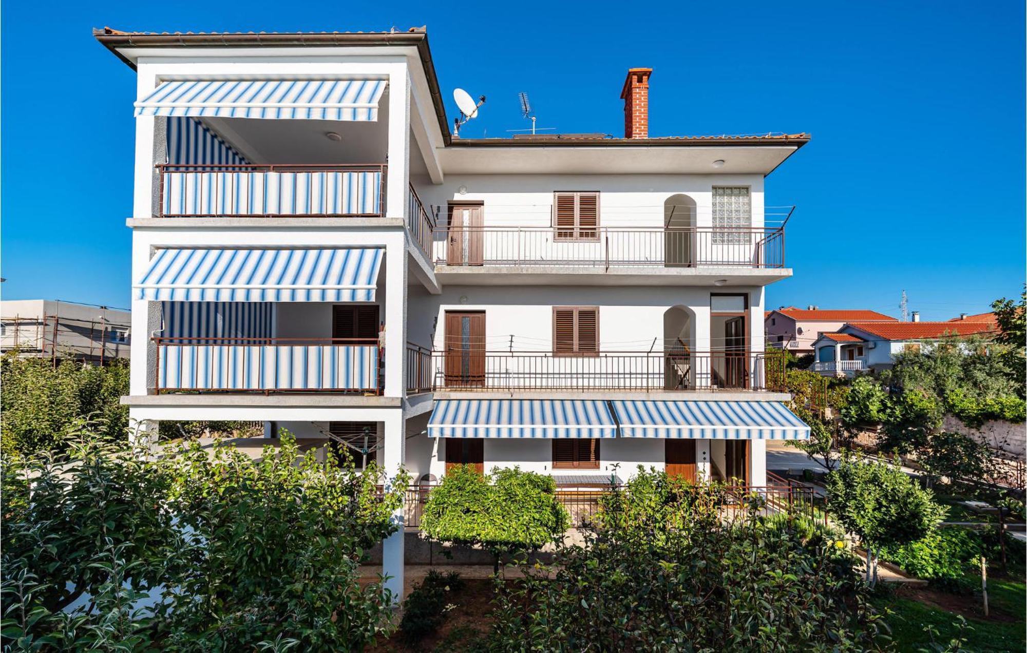 2 Bedroom Cozy Apartment In Zadar Exterior foto